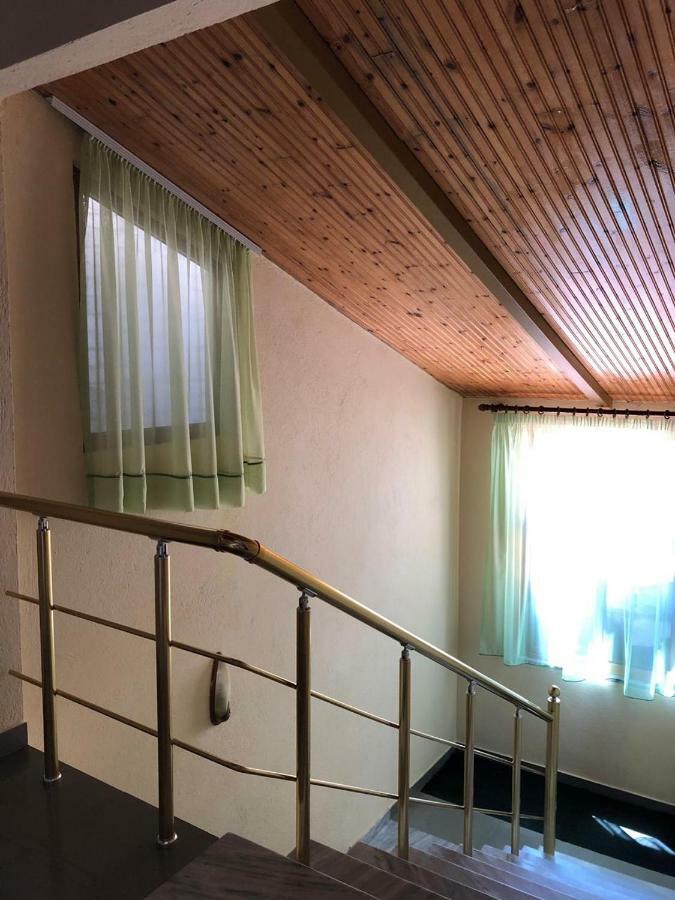 Vila Deni Tushemisht Экстерьер фото
