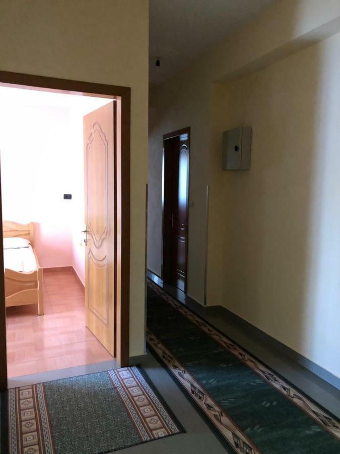 Vila Deni Tushemisht Экстерьер фото